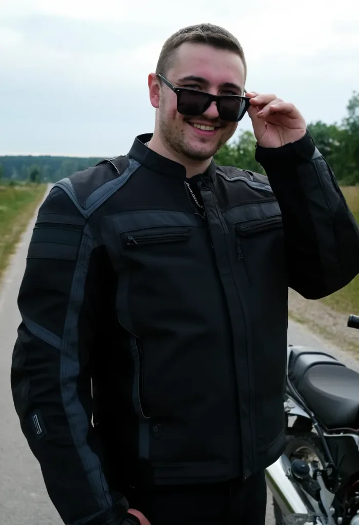 Артём